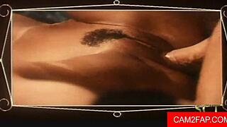 स्थल#3 वीडियो के लिए: Dorm beauty wears her wild side